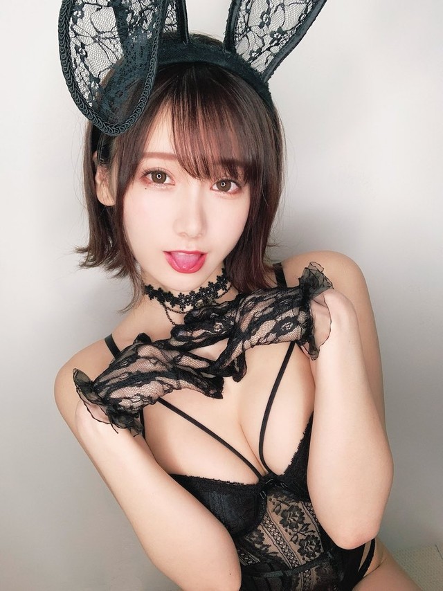 Vừa xinh vừa gợi cảm, nữ cosplayer được fan nhận xét giống Yua Mikami, khuyên nên bỏ nghề đi đóng phim để nổi tiếng - Ảnh 3.