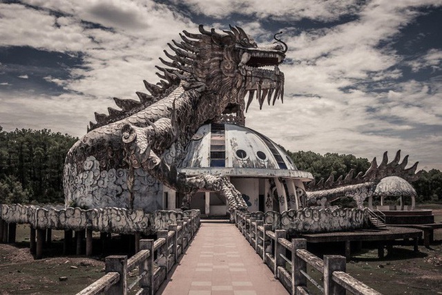 Khám phá công viên bỏ hoang nổi tiếng ở Việt Nam, khung cảnh rùng rợn không khác gì game kinh dị - Ảnh 6.