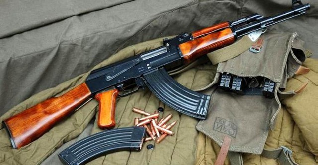 Những khẩu súng xuất sắc nhất trong lịch sử của người Nga: Số 1 là AK-47 huyền thoại! - Ảnh 3.