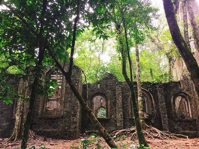 Khám phá những địa điểm bỏ hoang như game kinh dị tại Việt Nam: Nhà thờ cổ Ba Vì - Ảnh 4.