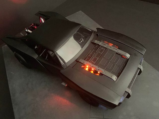 Cận cảnh mô hình đồ chơi xe hơi của Người Dơi được chính designer của The Batman công bố - Ảnh 3.