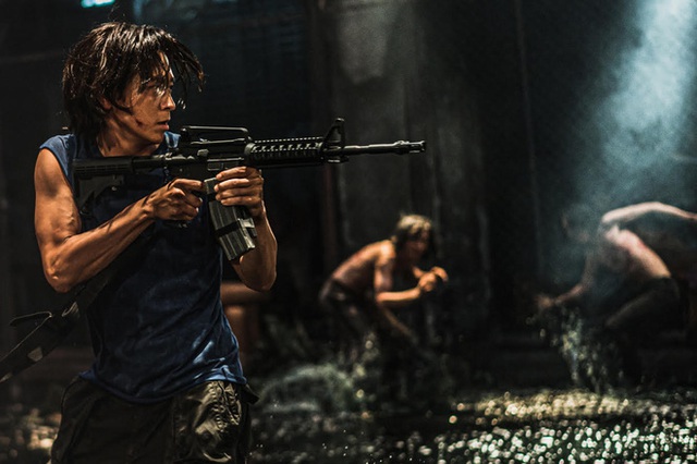 Chuyện bi hài ở Peninsula (Train To Busan 2): Zombie chỉ là cameo, trong khi các tay đua giật sạch spotlight - Ảnh 9. Chuyện bi hài ở Peninsula (Train To Busan 2): Zombie chỉ là cameo, trong khi các tay đua giật sạch spotlight - Ảnh 9.