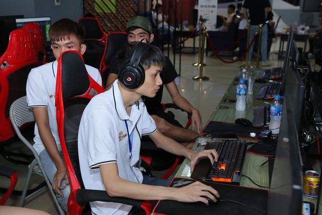 AoE 9Chum All-Star Cup 2020: Hồng Anh ngã ngựa, Chim Sẻ Đi Nắng chính thức vô địch trước 2 vòng đấu - Ảnh 1.