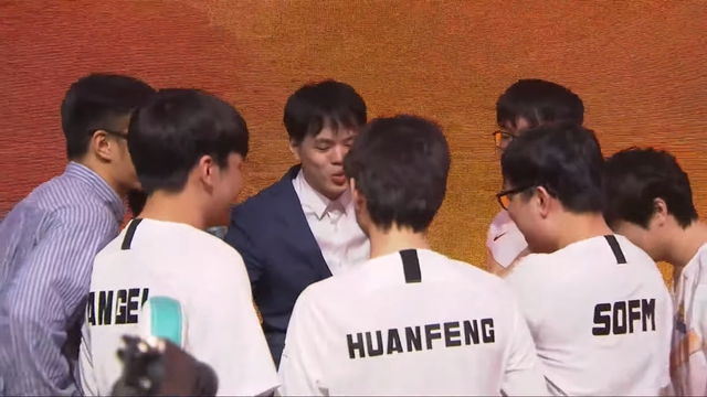Nước mắt của SofM đã rơi, và fan LCK đã bắt đầu lo sợ: 'LPL có quá nhiều thế lực hùng mạnh' Nước mắt của SofM đã rơi, và fan LCK đã bắt đầu lo sợ: 'LPL có quá nhiều thế lực hùng mạnh'