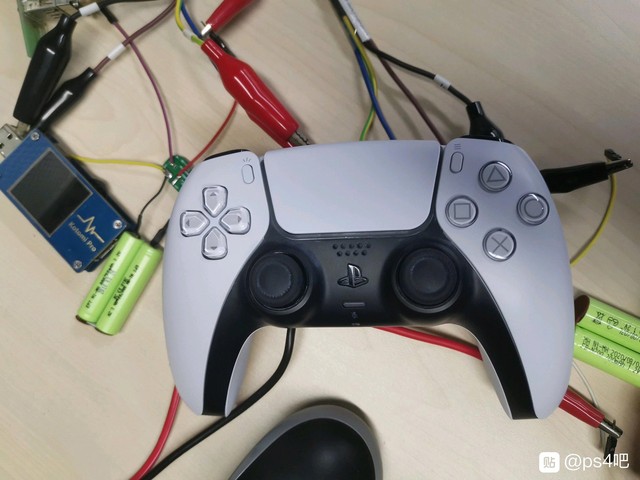 Rò rỉ thời lượng Pin của tay cầm PS5 DualSense, gấp đôi DualShock 4, lên tới 12 tiếng chơi game liên tục - Ảnh 1.