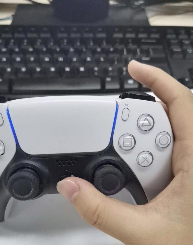 Rò rỉ thời lượng Pin của tay cầm PS5 DualSense, gấp đôi DualShock 4, lên tới 12 tiếng chơi game liên tục - Ảnh 3.