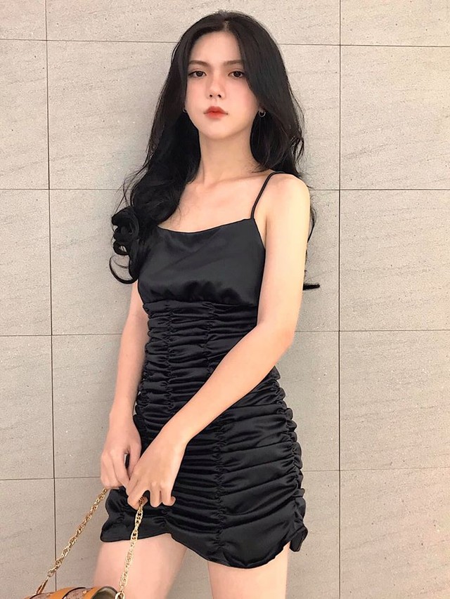 Hot girl 2K3 dậy thì hoàn hảo, thân hình nóng bỏng nhưng gương mặt lại lạnh như tiền, không bao giờ cười - Ảnh 5.