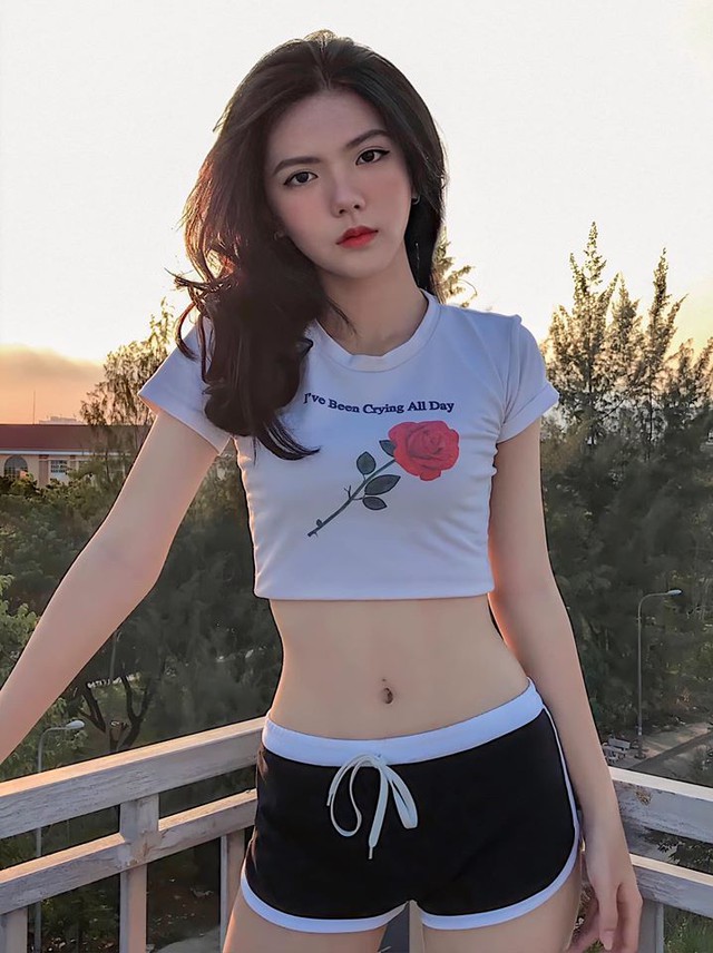 Hot girl 2K3 dậy thì hoàn hảo, thân hình nóng bỏng nhưng gương mặt lại lạnh như tiền, không bao giờ cười - Ảnh 12.