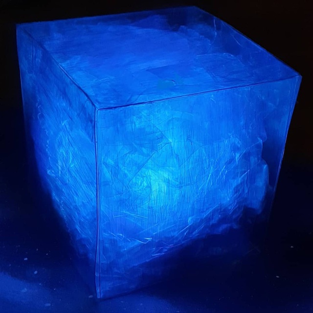 Ngỡ ngàng với những khối Tesseract tuyệt đẹp do fan Marvel tự chế tạo từ vật dụng thường ngày - Ảnh 3.