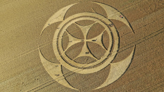 Khám phá bí ẩn Crop Circle - những vòng tròn tuyệt tác được cho là của người ngoài hành tinh - Ảnh 8.