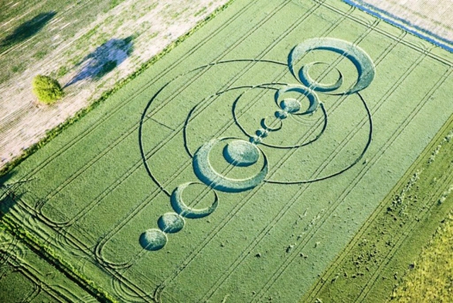 Khám phá bí ẩn Crop Circle - những vòng tròn tuyệt tác được cho là của người ngoài hành tinh - Ảnh 11.