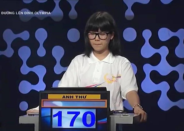 Cô nàng Anh Thư khi tham dự chương trình Đường lên đỉnh Olympia