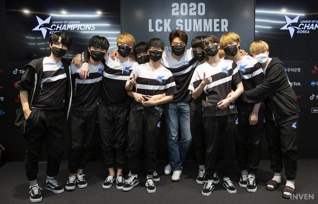 Truyền thông Hàn Quốc nhận định thế nào về playoffs LCK Mùa Hè 2020 - T1 sẽ lột xác hoàn toàn - Ảnh 1.