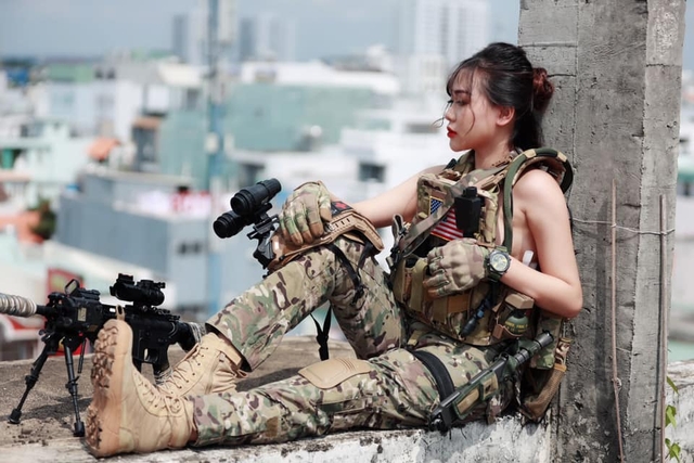 Cosplay đặc vụ siêu nóng bỏng, cô nàng hot girl Việt khiến cộng đồng mạng cảm thán Tôi đầu hàng - Ảnh 8.