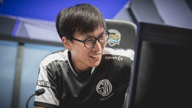 Doublelift cầu hôn nữ chủ tịch TSM và bị phũ cực mạnh - 'Không qua vòng bảng CKTG thì cưới xin gì' Doublelift cầu hôn nữ chủ tịch TSM và bị phũ cực mạnh - 'Không qua vòng bảng CKTG thì cưới xin gì'