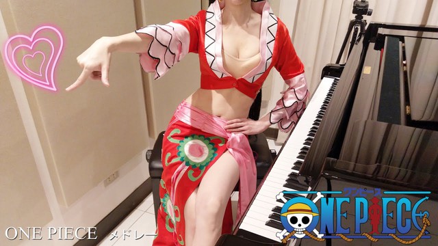 Thay đổi phong cách ăn mặc giống Boa Hancock trong One Piece, nữ nghệ sĩ Piano thu hút 5 triệu lượt xem - Ảnh 1.