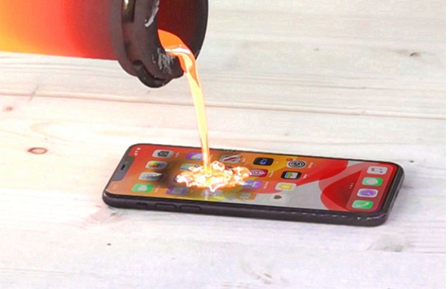 Đổ dung nham nóng hơn 1.000 độ vào iPhone 11 Pro Max để xem chuyện gì xảy ra, Youtuber bị chỉ trích mạnh mẽ - Ảnh 1.