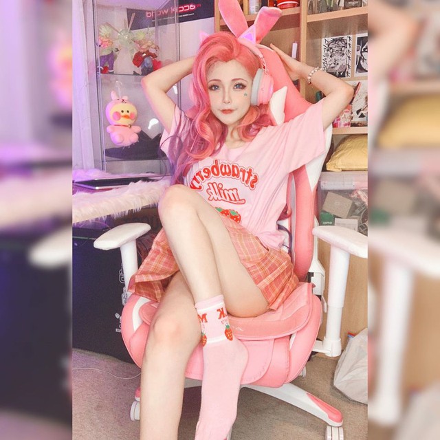 Đứng tim với bộ ảnh cosplay tướng mới Seraphine Made in Vietnam, quan trọng là tâm hồn nóng bỏng hơn cả bản gốc - Ảnh 4.