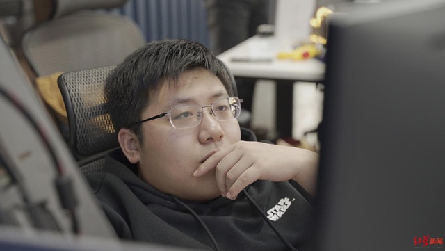 Tự học lập trình trong quán game, thanh niên này đã trở thành thần tượng của giới trẻ Trung Quốc - Ảnh 1.