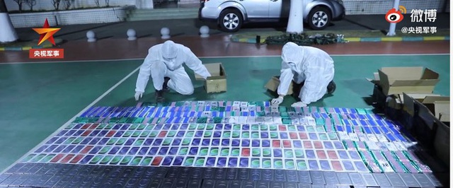   IPhone smuggling with ropes and UAVs: Chinese police seized 1,145 iPhone 12 - Photo 2.