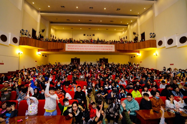Hội trường buổi fanmeeting Hà Nội không còn một ghế trống