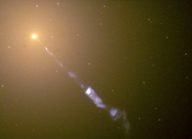 Các nhà khoa học tin rằng lỗ đen quái vật chính là lỗ sâu giúp con người xuyên qua không gian và thời gian - Ảnh 3.