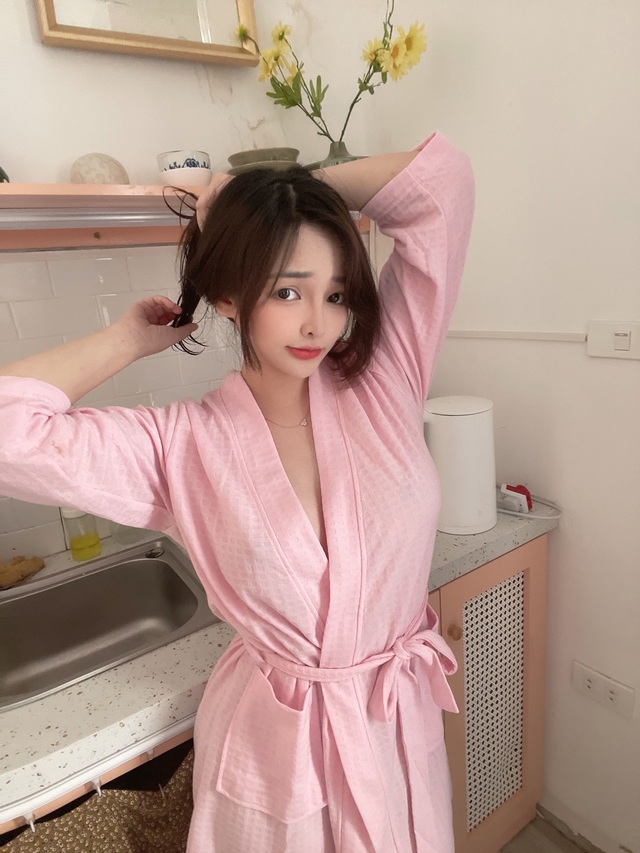 Chán cosplay, hot girl Mimi Chan tung ảnh mặt mộc, khoe nhan sắc giản dị nhưng không kém phần gợi cảm - Ảnh 4.