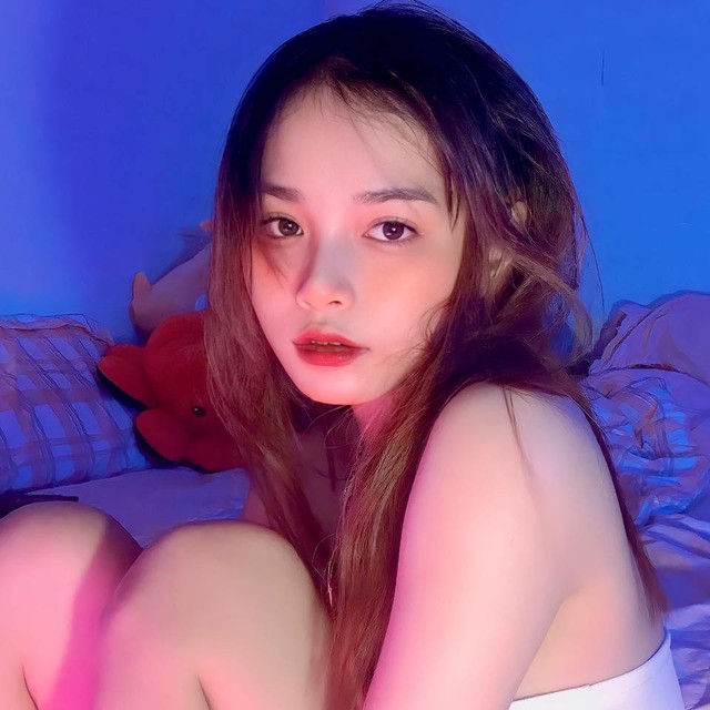 Bức xúc vì bị chỉ trích đăng ảnh “khoe thân” trên MXH, nữ streamer chính thức lên tiếng: “Mình sexy nhưng không hề buông thả” - Ảnh 3.