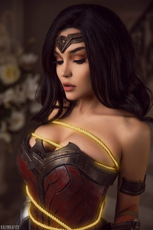 Cosplay Wonder Woman hở cả vùng 18+, game thủ Liên Quân mà thấy thì chắc “chị đại” sẽ trở thành “hot pick” - Ảnh 2.