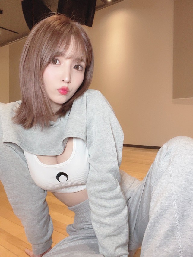Vì sao thiên thần Yua Mikami đắt show hơn nhiều so với các mỹ nhân 18+ khác? - Ảnh 4. Vì sao thiên thần Yua Mikami đắt show hơn nhiều so với các mỹ nhân 18+ khác? - Ảnh 4.