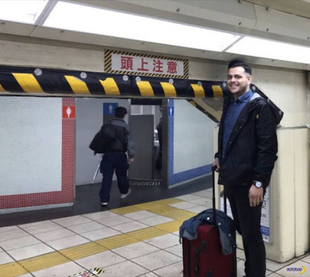 Nỗi khổ của người cao khi đi du lịch Nhật Bản: Như người khổng lồ lạc vào xứ tí hon - Ảnh 11.
