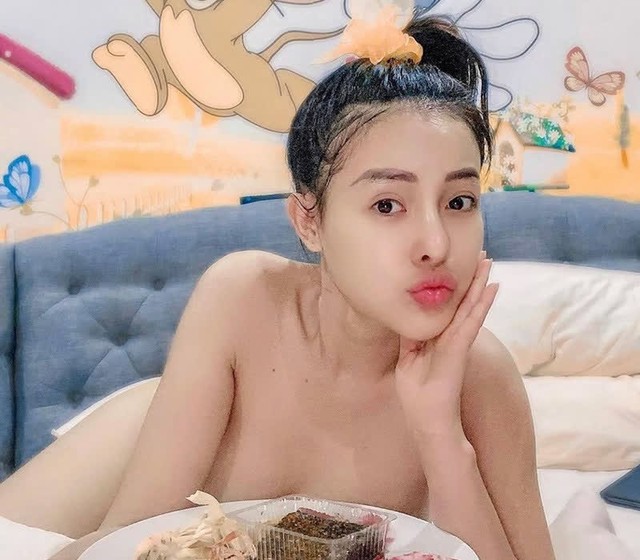 “Chơi lớn” vượt giới hạn của loạt ảnh sexy, Ngân 98 đăng luôn hình trong trạng thái như “không vải xem dân mạng có trầm trồ - Ảnh 4.