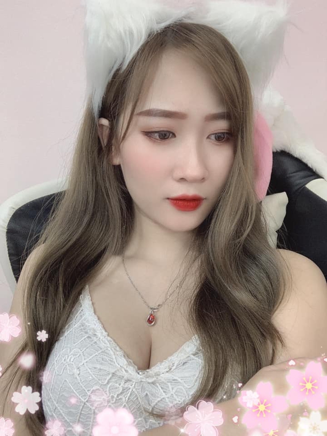 Nữ streamer đăng đàn tìm người cởi đồ giúp, cư dân mạng vào nhận: “Dượng đây” - Ảnh 4.