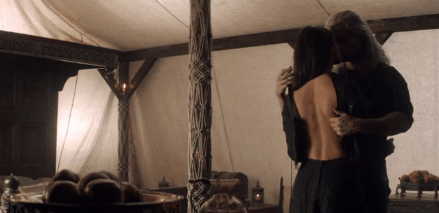 Bỏng mắt 5 cảnh 18+ gợi tình nhất The Witcher: Ông hoàng cảnh nóng Henry Cavill siêu mơn trớn, sốc nhất cảnh tập thể quá nghệ thuật! - Ảnh 2.