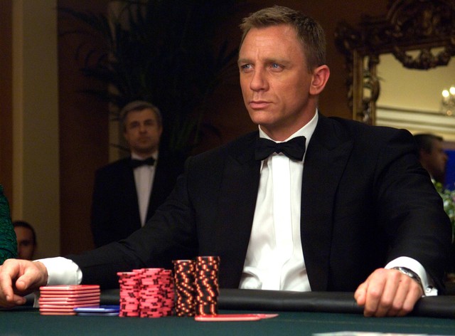 Nhìn lại hành trình 15 năm của Daniel Craig gắn bó với hình tượng chàng điệp viên hào hoa 007 - Ảnh 2.