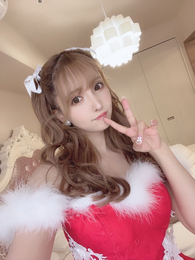 Ngắm loạt mỹ nhân 18+ Nhật Bản xinh đẹp trong ngày Giáng Sinh - Ảnh 1.