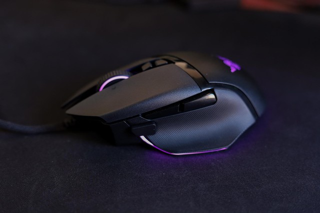 Trải nghiệm Razer Basilisk V3 - Chuột gaming công thái học cực ôm tay, đẹp rực rỡ - Ảnh 2.