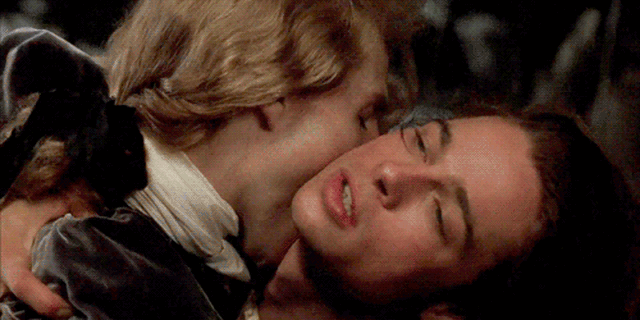 Cháy mắt 5 phim ma cà rồng hot nhất: Mỹ nữ Charmed khỏa thân với cảnh nóng táo bạo chưa sốc bằng nụ hôn ấu dâm của Brad Pitt - Ảnh 5.