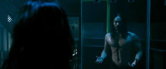 Morbius tung trailer mới hé lộ quá trình biến hình lần đầu tiên ghê rợn của tiến sĩ ma cà rồng - Ảnh 10.