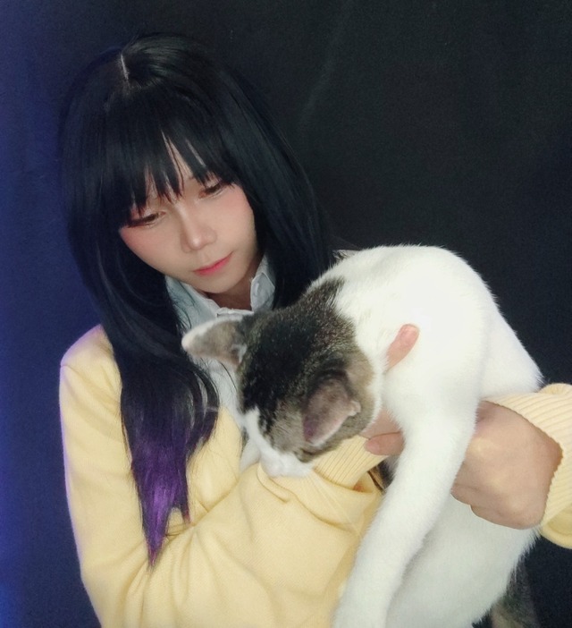 Cười trong sợ hãi với loạt ảnh cosplay Mieruko-chan chất hơn nước cất, kinh dị nhưng lại vô cùng dễ thương - Ảnh 6.