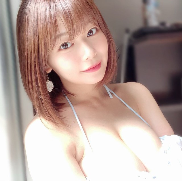 Khoe thân ngoài suối nước nóng, người mẫu 18+ Nhật Bản gặp sự cố nhạy cảm - Ảnh 2.