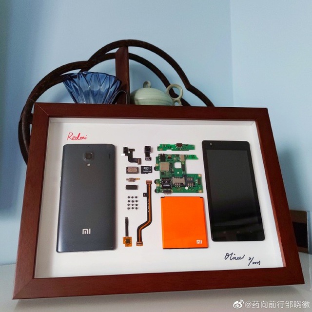CEO Xiaomi ngưỡng mộ cậu bé 9 tuổi tự tay tháo rời Redmi 1, đóng khung thành tác phẩm nghệ thuật - Ảnh 3.