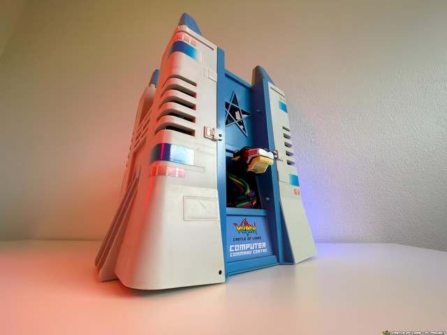 Hô biến bộ đồ chơi ấu thơ thành dàn PC robot Voltron đẹp ngỡ ngàng - Ảnh 2. Hô biến bộ đồ chơi ấu thơ thành dàn PC robot Voltron đẹp ngỡ ngàng - Ảnh 2.