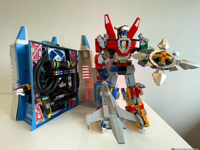 Hô biến bộ đồ chơi ấu thơ thành dàn PC robot Voltron đẹp ngỡ ngàng - Ảnh 8. Hô biến bộ đồ chơi ấu thơ thành dàn PC robot Voltron đẹp ngỡ ngàng - Ảnh 8.