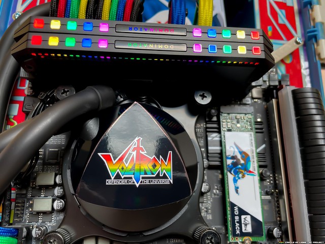 Hô biến bộ đồ chơi ấu thơ thành dàn PC robot Voltron đẹp ngỡ ngàng - Ảnh 6. Hô biến bộ đồ chơi ấu thơ thành dàn PC robot Voltron đẹp ngỡ ngàng - Ảnh 6.