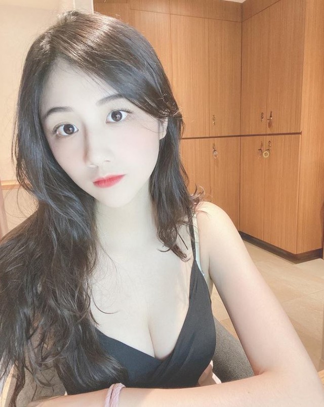 Cộng đồng mạng phát cuồng trước nhan sắc của hot girl lò luyện thi, soi vòng một càng thêm ngỡ ngàng - Ảnh 5.