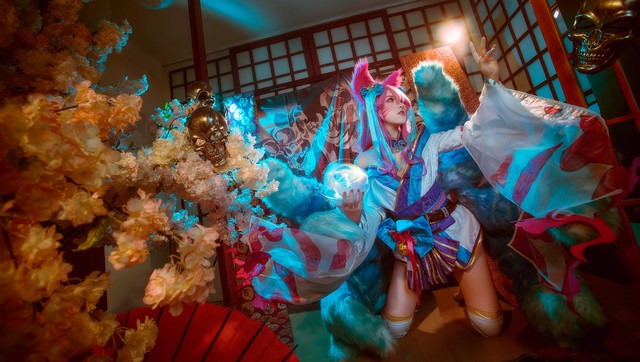 Ngất trên giàn quất với loạt ảnh cosplay Ahri Chiêu Hồn Thiên Hồ do mỹ nhân người Việt hóa thân - Ảnh 12.