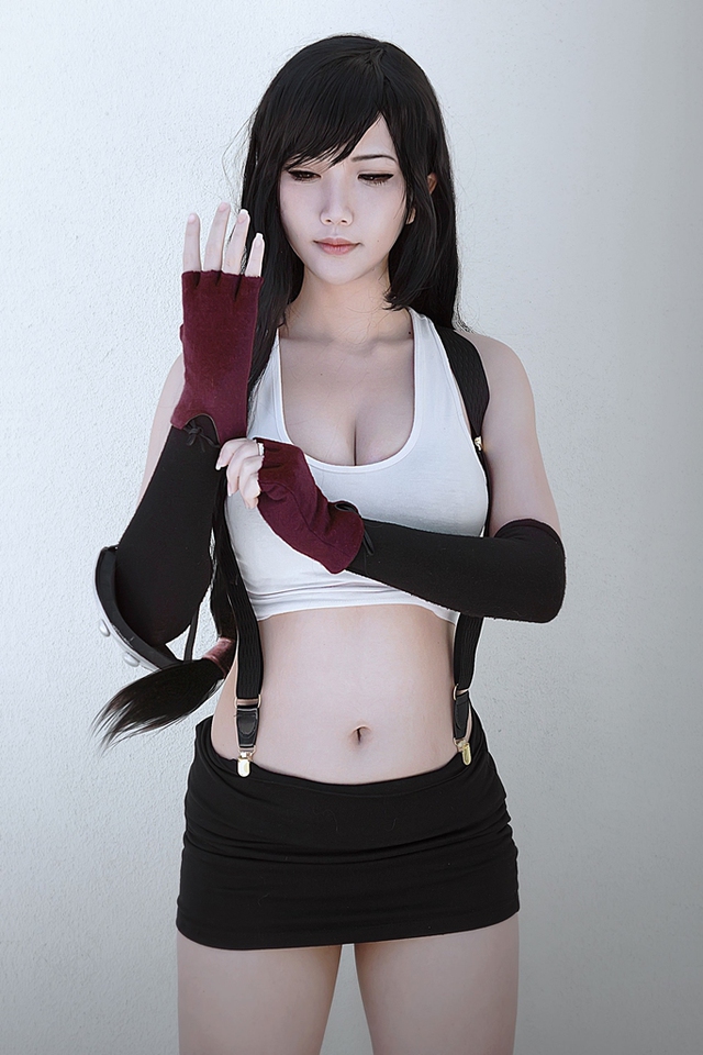 Hóa thân thành nàng Tifa trong Final Fantasy, nữ coser gốc Việt khiến bao game thủ xin chết vì quá nóng bỏng - Ảnh 5.