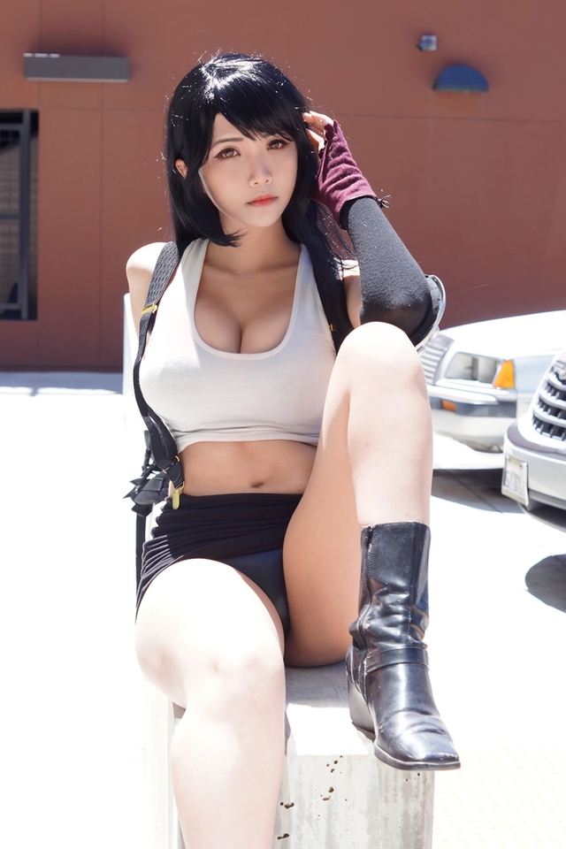 Hóa thân thành nàng Tifa trong Final Fantasy, nữ coser gốc Việt khiến bao game thủ xin chết vì quá nóng bỏng - Ảnh 3.