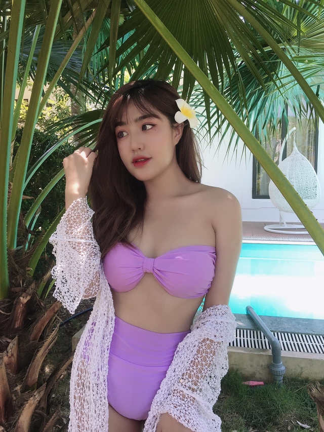 Nữ streamer diện bikini khoe trọn ba vòng đốt mắt người xem với pha “cưỡi ngựa” gợi cảm, tiết lộ đam mê cực dị - Ảnh 4.